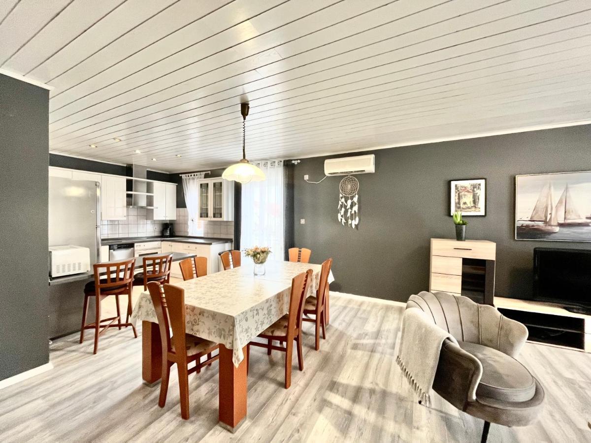 Apartments Rino Водице Екстер'єр фото